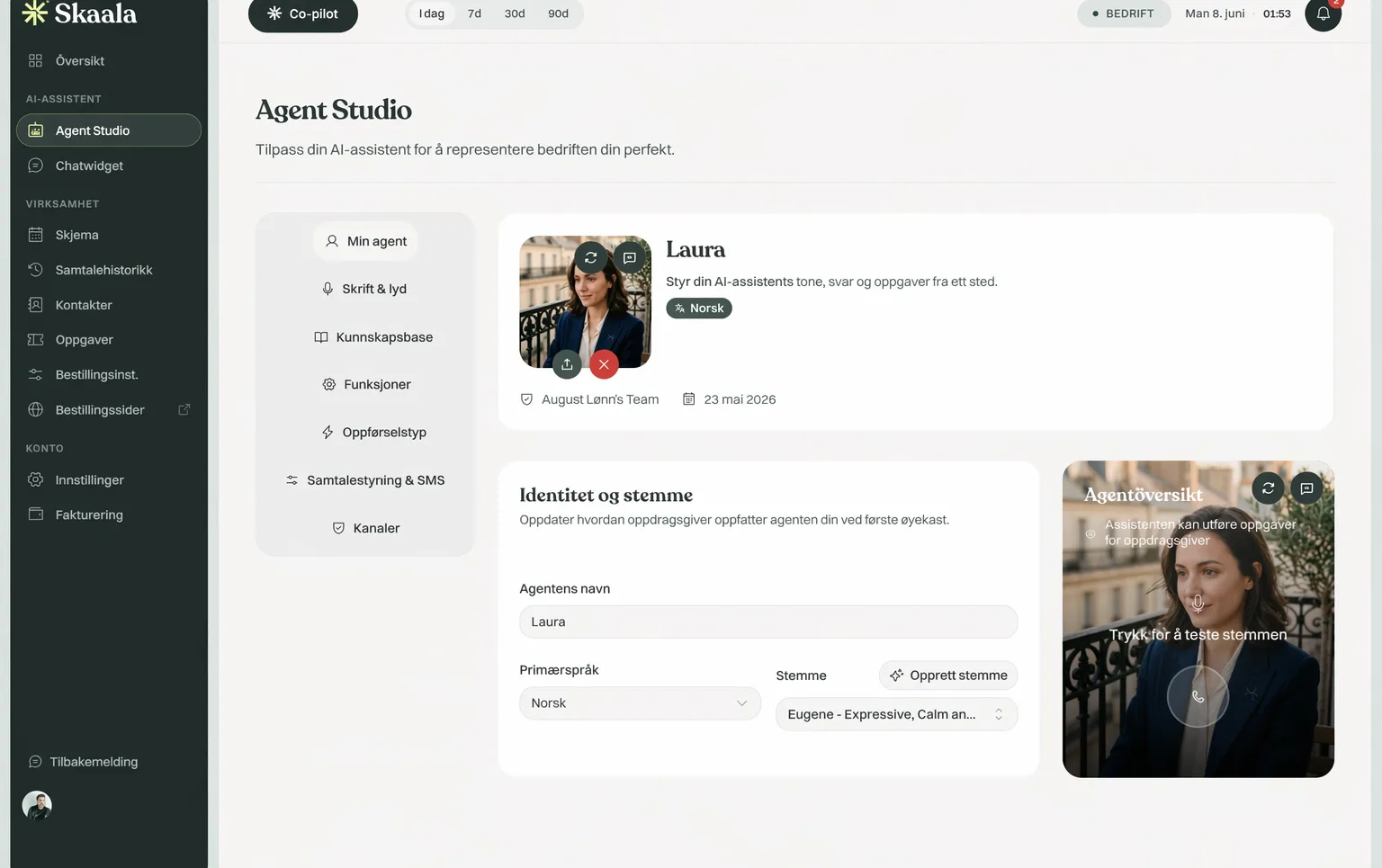 Agent Studio-visningen som viser agenten Lauras identitet og stemmeinnstillinger