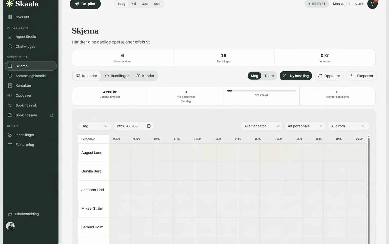 Skaalas bookingkalender med personal- og tidsskjema og dagens inntekter 4 200 kr